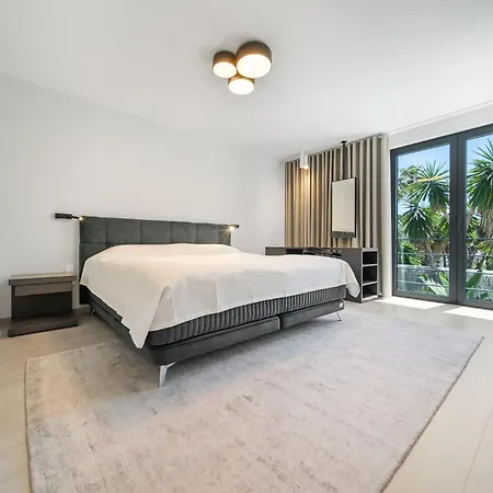 Rio Beachfront Villa Marbella