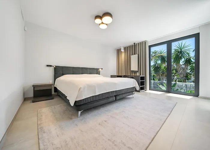 Rio Beachfront Villa Marbella